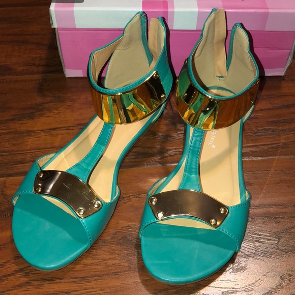 Sandals - Picture 5 of 5